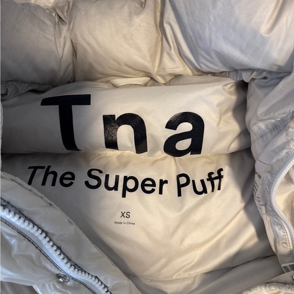 tna (now aritzia) super puff coat - Picture 4 of 4